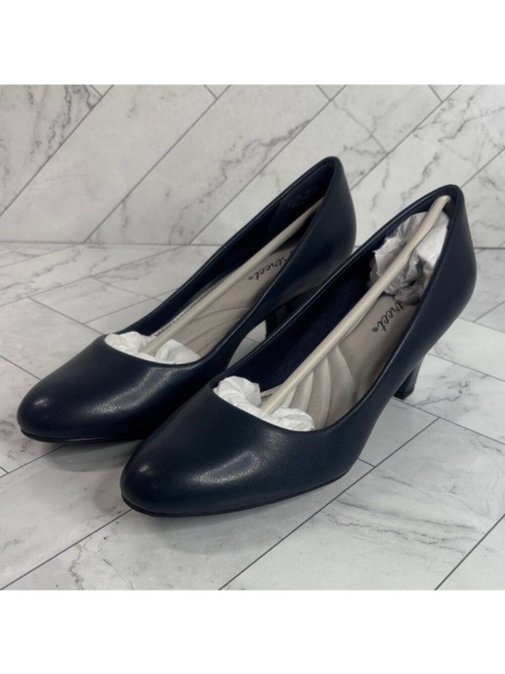 NWT Easy Street Womens Fabulous Navy Faux Leather Heeled Pumps Shoes 9.5M - Picture 2 of 9
